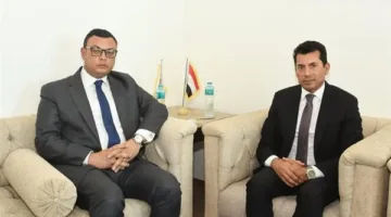 وزيرا الإسكان والشباب يناقشان قضايا العمل وأوجه التعاون المشترك