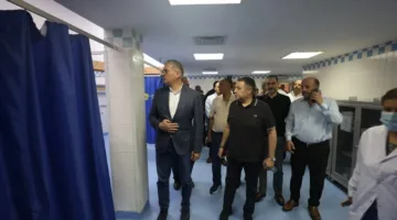 وزيرا البترول والعمل يزوران الناجين من حادث بارجة في خليج السويس لتقديم الاطمئنان.