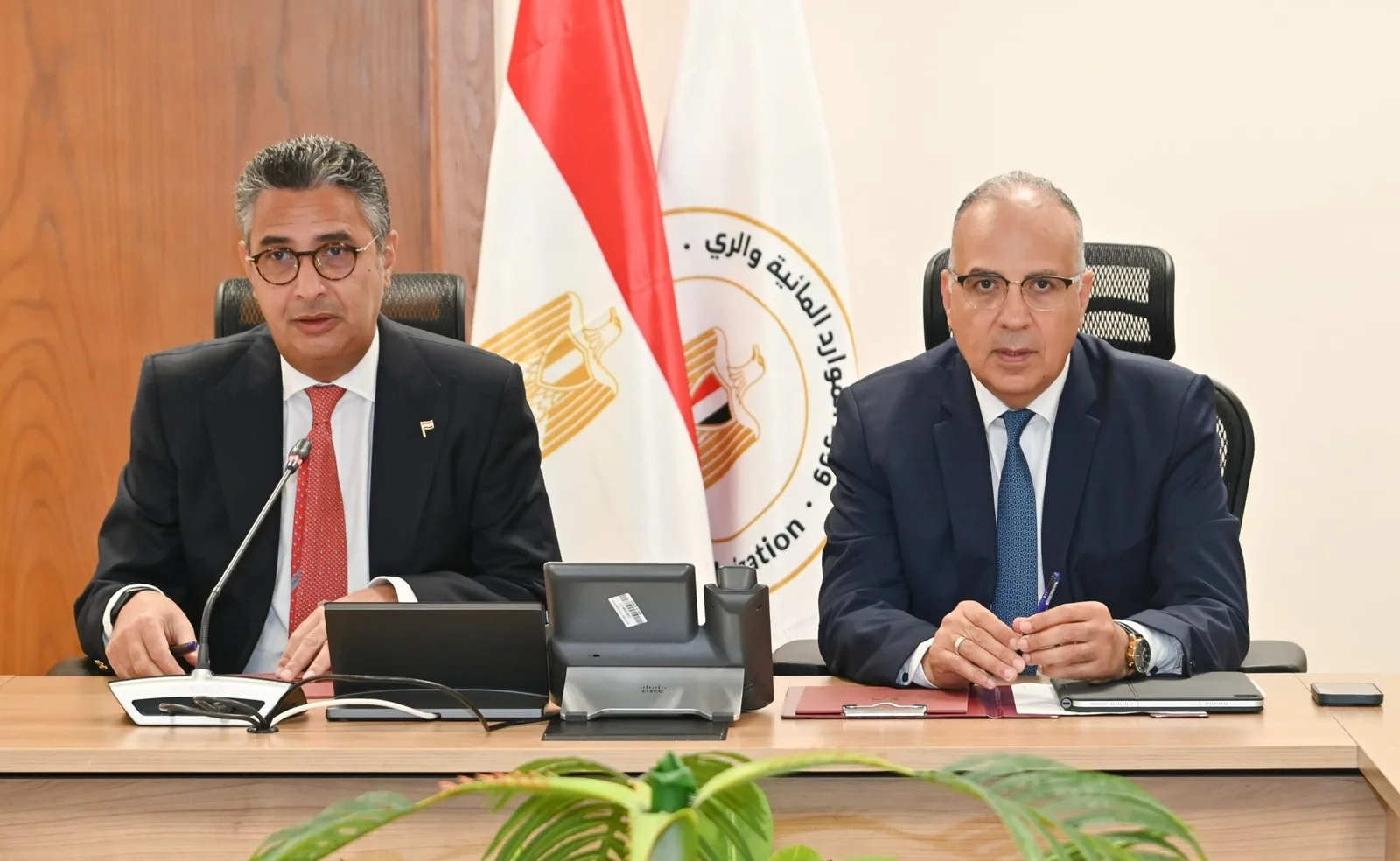 وزيرا الموارد المائية والري والتموين يتناولان سُبُل تحسين مصانع إنتاج السكر وتنسيق الجهود لحماية الموارد المائية من التلوث.