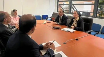 وزيرة البيئة تجتمع مع نظيرها العماني لمناقشة سبل التعاون بين البلدين.