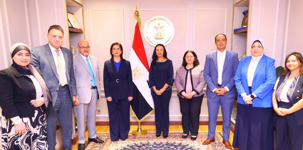 وزيرة التضامن تتباحث مع المدير الإقليمي لمنظمة الصحة العالمية لشرق المتوسط حول سبل التعاون في مواجهة الإدمان وتعاطي المخدرات وزيرة التضامن تتباحث مع المدير الإقليمي لمنظمة الصحة العالمية لشرق المتوسط حول سبل التعاون في مواجهة الإدمان وتعاطي المخدرات