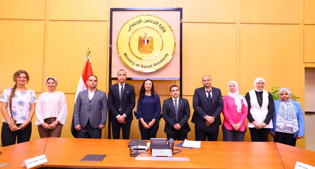 وزيرة التضامن ترأس اجتماع اللجنة العليا للأسر الكافلة وتكرّم أعضائها تقديراً لإنجازاتهم وزيرة التضامن ترأس اجتماع اللجنة العليا للأسر الكافلة وتكرّم أعضائها تقديراً لإنجازاتهم