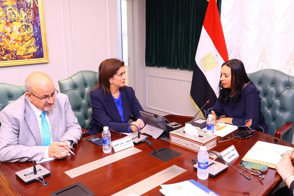 وزيرة التضامن تناقش مع المدير الإقليمي لمنظمة الصحة العالمية سبل التعاون في مواجهة الإدمان وتعاطي المخدرات وزيرة التضامن تناقش مع المدير الإقليمي لمنظمة الصحة العالمية سبل التعاون في مواجهة الإدمان وتعاطي المخدرات