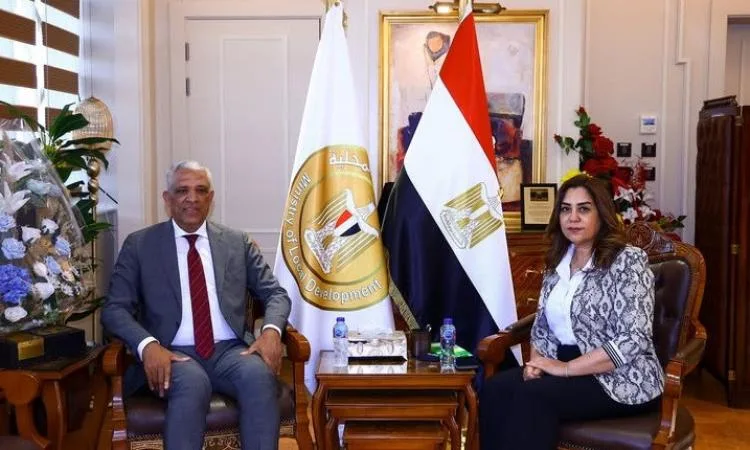 وزيرة التنمية المحلية تجري لقاءً مع وكيل لجنة الإدارة المحلية في مجلس النواب وزيرة التنمية المحلية تجري لقاءً مع وكيل لجنة الإدارة المحلية في مجلس النواب