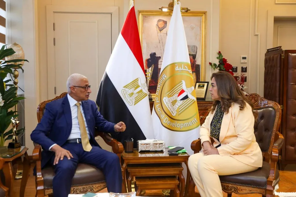 وزيرة التنمية المحلية تراجع مع محافظ شمال سيناء مشروعات الخطة الاستثمارية للعام المالي المقبل وزيرة التنمية المحلية تراجع مع محافظ شمال سيناء مشروعات الخطة الاستثمارية للعام المالي المقبل