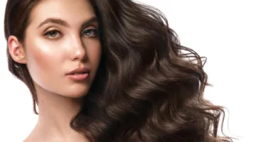 وصفات طبيعية لتعزيز صحة الشعر بطريقة سهلة