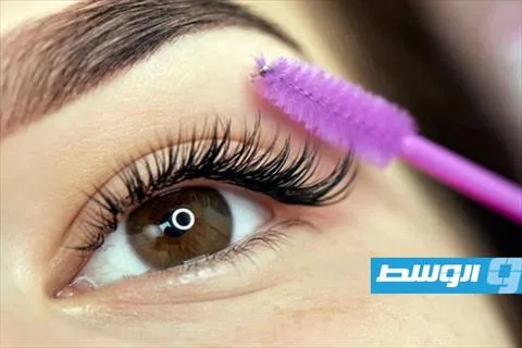 وصفة طبيعية فعّالة لتكثيف وإنبات الرموش