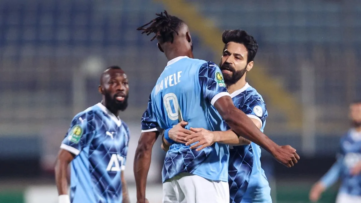وصول مولود جديد يُعيد نجم بيراميدز إلى القاهرة وصول مولود جديد يُعيد نجم بيراميدز إلى القاهرة