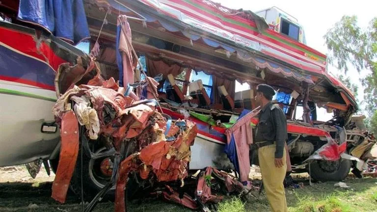 وفاة 14 فردًا جراء انزلاق شاحنة لنقل العمال في ياكوتيا وفاة 14 فردًا جراء انزلاق شاحنة لنقل العمال في ياكوتيا