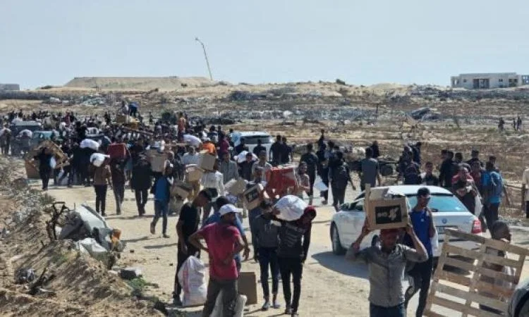 وفاة طفلين نتيجة الجوع و7 آخرين أثناء انتظار المساعدات في غزة وفاة طفلين نتيجة الجوع و7 آخرين أثناء انتظار المساعدات في غزة