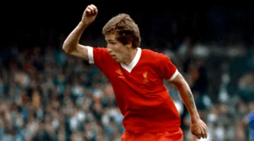 وفاة لاعب ليفربول السابق جوي جونز عن عمر يناهز 70 عاماً