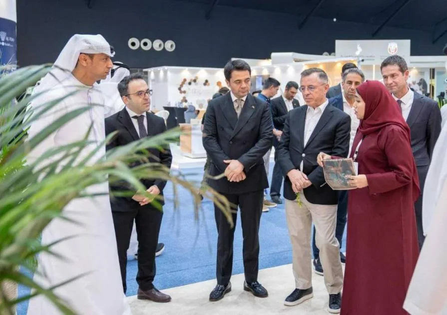 وفد من السفراء المعتمدين في البلاد يتفقد معرض «ليوا للرطب» وفد من السفراء المعتمدين في البلاد يتفقد معرض «ليوا للرطب»
