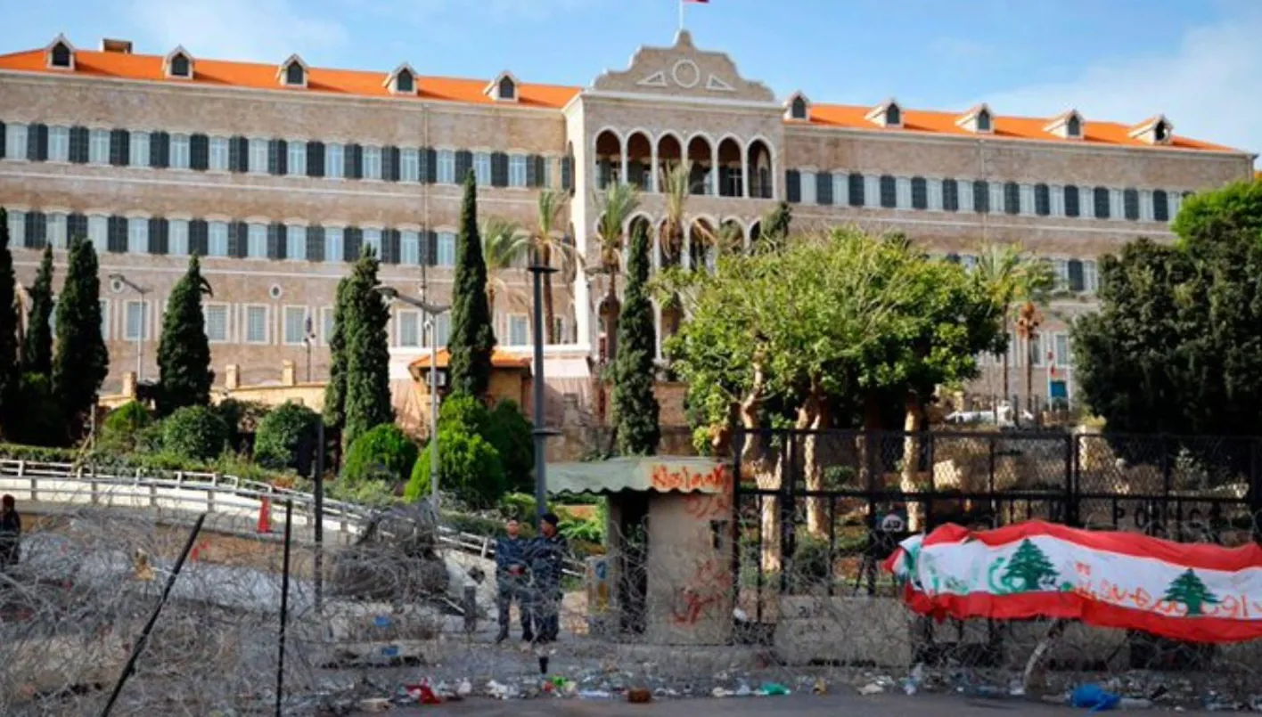 وفد من قطر يقوم بزيارة للبنان… اجتماع في السرايا الحكومية لتعزيز المشاريع التنموية. وفد من قطر يقوم بزيارة للبنان… اجتماع في السرايا الحكومية لتعزيز المشاريع التنموية.