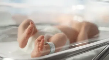ولادة استثنائية… ‘طفلة شمعية’ تأتي إلى الحياة في ظل استعدادات طبية خاصة
