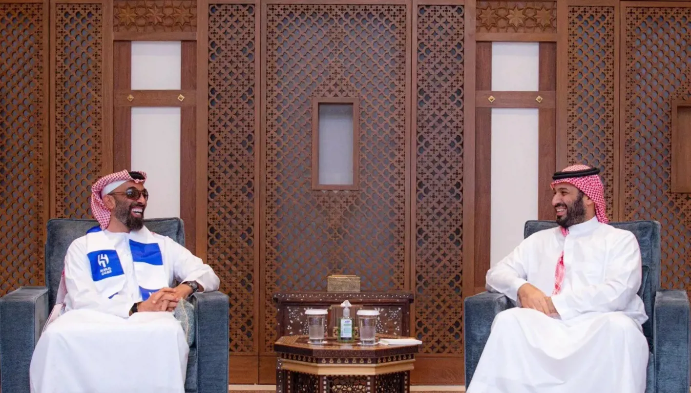 ولي العهد السعودي يناقش مع طحنون بن زايد المسائل المتعلقة بأمن واستقرار المنطقة. ولي العهد السعودي يناقش مع طحنون بن زايد المسائل المتعلقة بأمن واستقرار المنطقة.