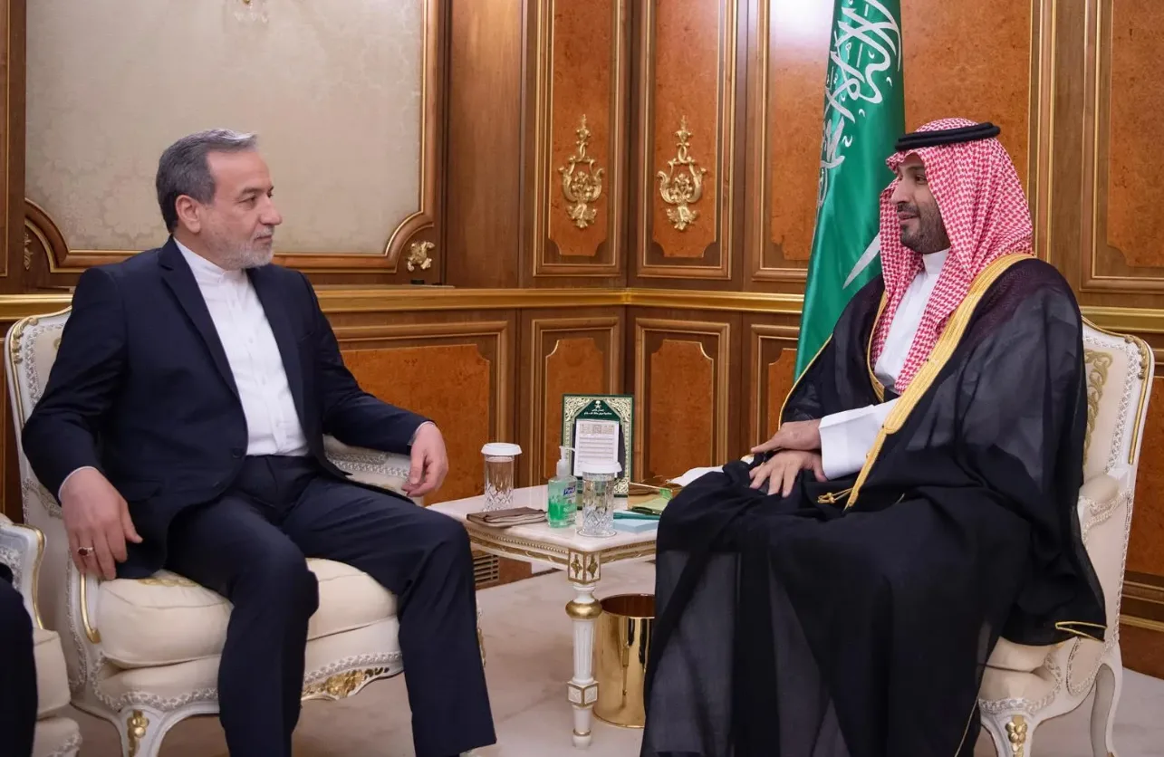 ولي العهد يناقش مع وزير الخارجية الإيراني طرق تعزيز الاستقرار الأمني في المنطقة ولي العهد يناقش مع وزير الخارجية الإيراني طرق تعزيز الاستقرار الأمني في المنطقة