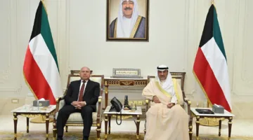 ولي عهد الكويت يستقبل نائب رئيس مجلس الوزراء لشؤون التنمية الصناعية ووزير الصناعة والنقل لتعزيز التعاون المشترك.