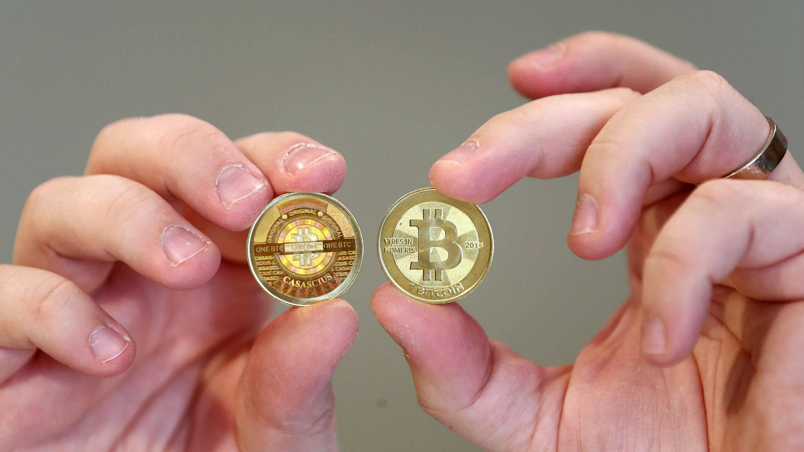 وول ستريت تهدد بالرد على زيادة استخدام العملات المستقرة مع تقدم القوانين الجديدة وول ستريت تهدد بالرد على زيادة استخدام العملات المستقرة مع تقدم القوانين الجديدة