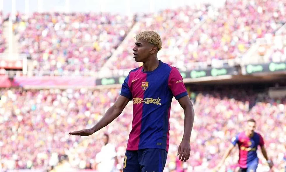 يامال: سأحقق طموحاتي بالرقم 10.. وبرشلونة هو كل شيء بالنسبة لي وأتطلع للفوز بدوري أبطال أوروبا. يامال: سأحقق طموحاتي بالرقم 10.. وبرشلونة هو كل شيء بالنسبة لي وأتطلع للفوز بدوري أبطال أوروبا.