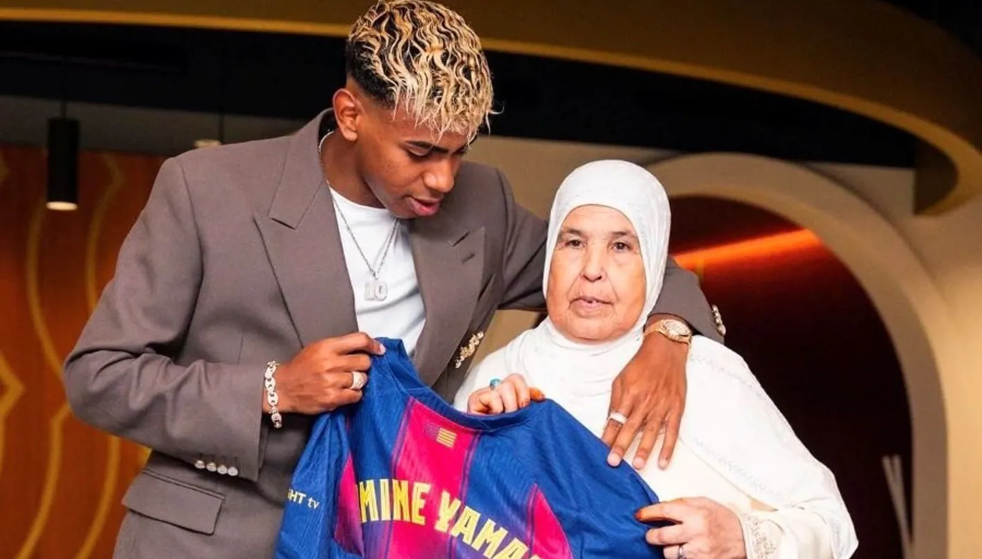 يامال يتألق برفقة جدته المغربية خلال حفل تجديد عقده مع برشلونة (فيديو) يامال يتألق برفقة جدته المغربية خلال حفل تجديد عقده مع برشلونة (فيديو)