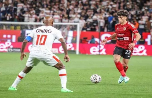 يتحدثون عن استغلال الزمالك لأزمة الأهلي وبيراميدز وصدمة «داري» من الإدارة. يتحدثون عن استغلال الزمالك لأزمة الأهلي وبيراميدز وصدمة «داري» من الإدارة.