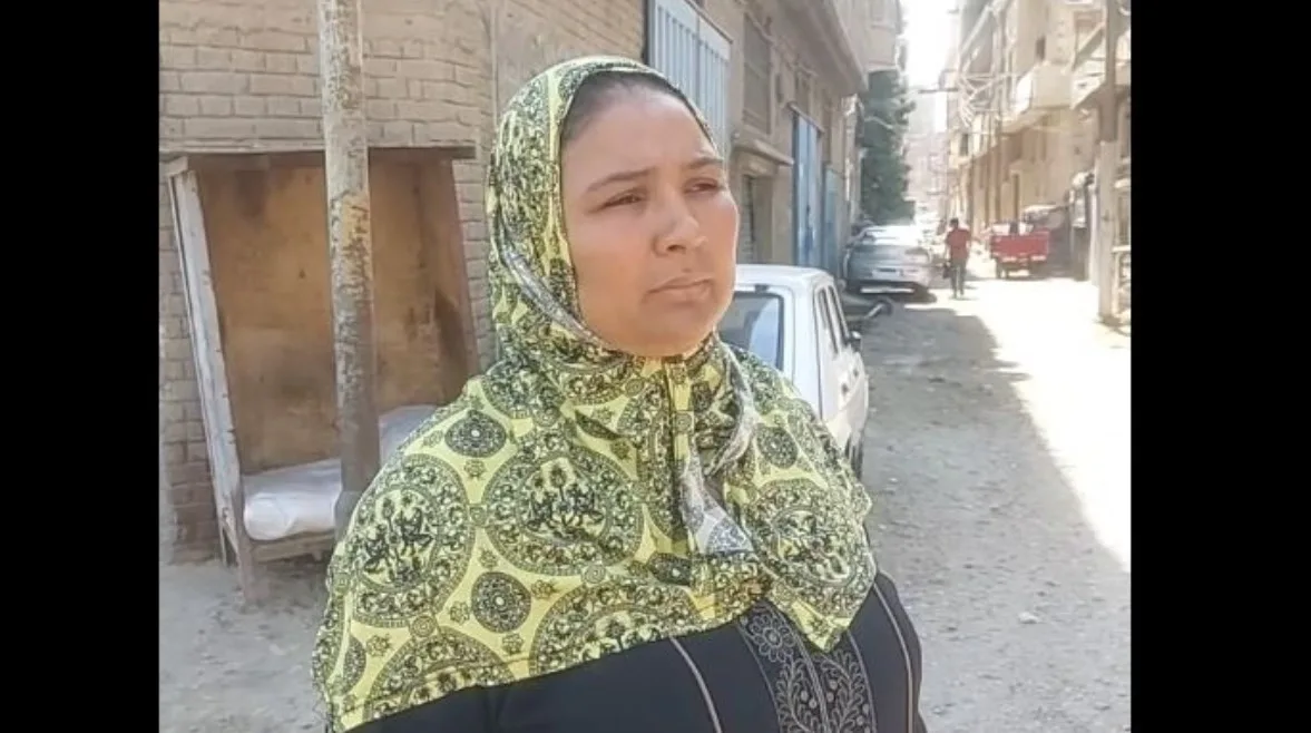 “يجب أن يقبّل رأس ابني” .. أول تعليق لوالدة الطفل في حادثة الشاب بالمحلة