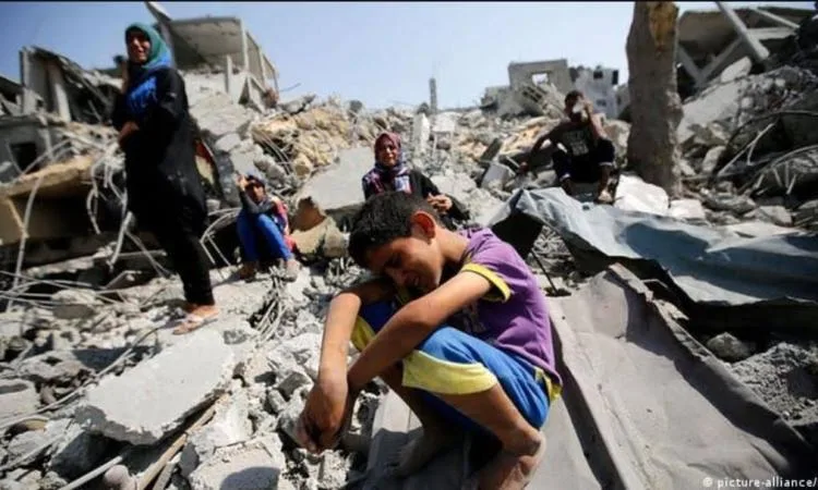 يديعوت أحرونوت: إسرائيل تعتزم فرض حصار على غزة إذا لم تنجح مفاوضات وقف إطلاق النار. يديعوت أحرونوت: إسرائيل تعتزم فرض حصار على غزة إذا لم تنجح مفاوضات وقف إطلاق النار.