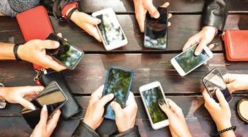 يعزز الانتباه ويحسن بيئة التعليم.. بحث يكشف مميزات حظر الهواتف الذكية في المؤسسات التعليمية