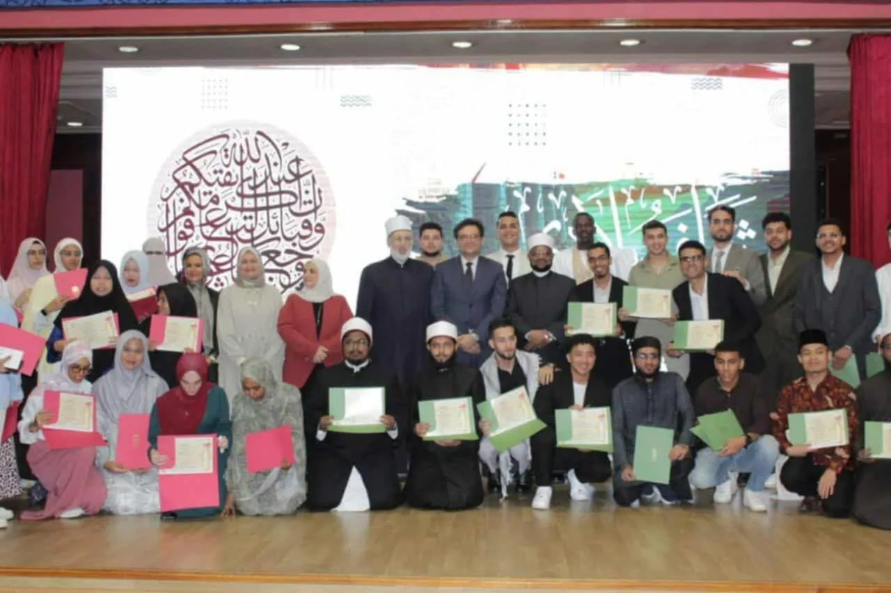 وزير الثقافة يحضر احتفال الأزهر بمسابقة ثقافة بلادي في دورتها الثانية ويقوم بتكريم الفائزين وزير الثقافة يحضر احتفال الأزهر بمسابقة ثقافة بلادي في دورتها الثانية ويقوم بتكريم الفائزين