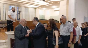 10 صور: عائلة الفنان لطفي لبيب تتقبل التعازي في الإسكندرية