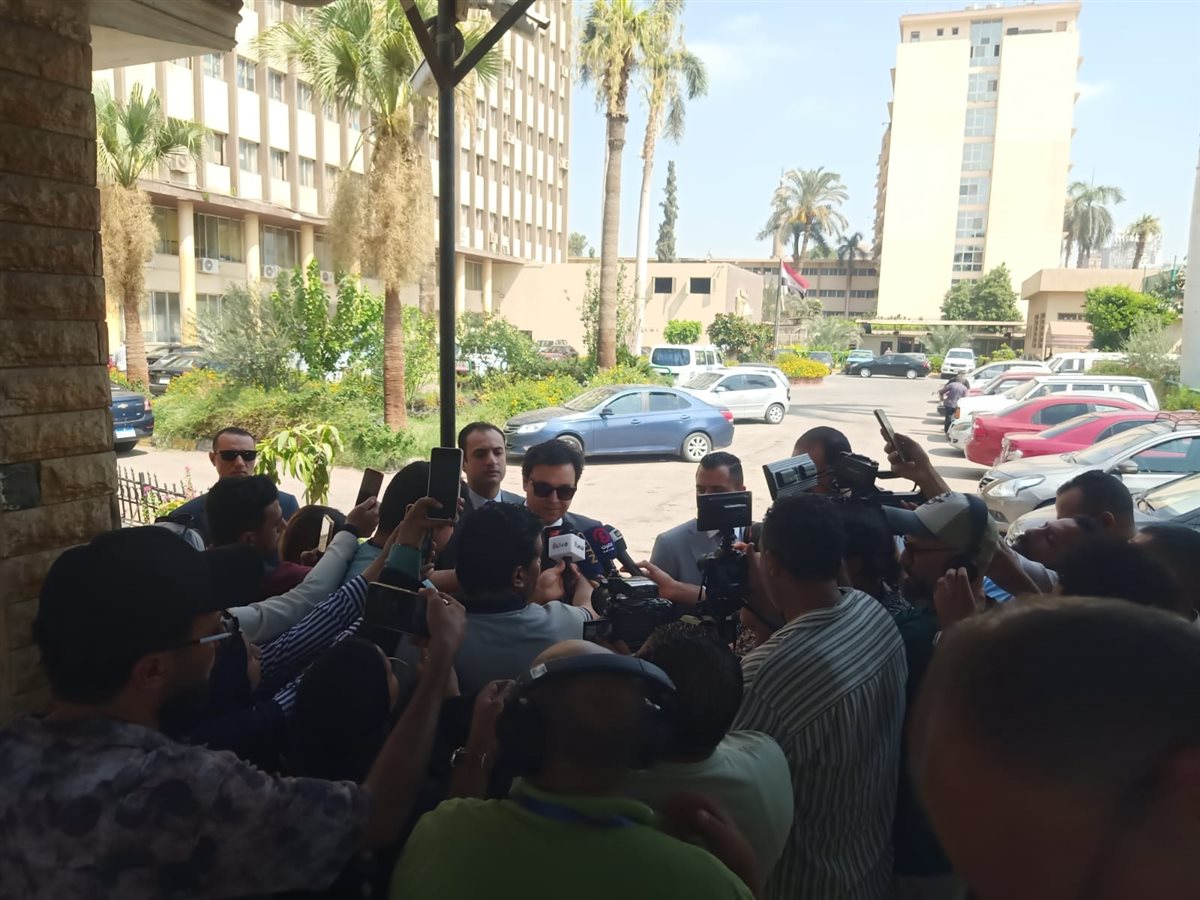 <strong>وزير الثقافة يدلي بصوته في لجنة التعمير بالدقي</strong>