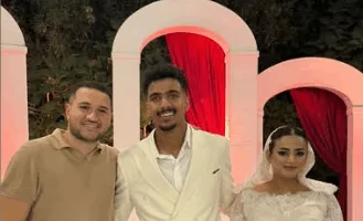حسام عبد المجيد، لاعب الزمالك، يشارك فرحته بعقد قرانه.
