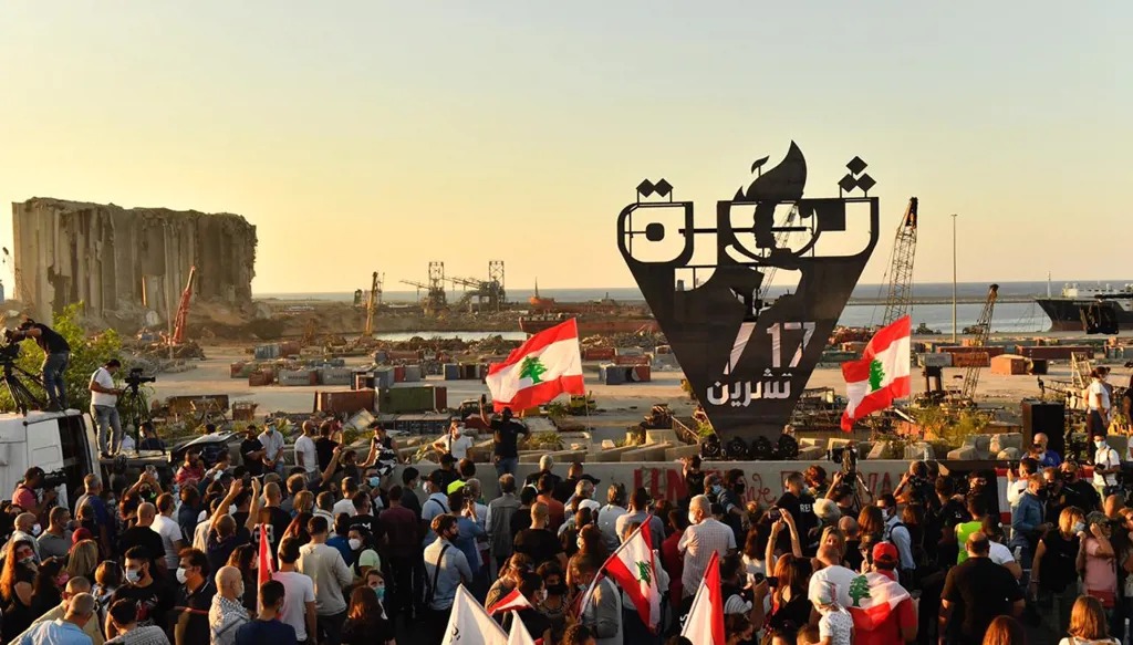 تجمع لأهالي ضحايا انفجار 4 آب أمام مرفأ بيروت (أرشيف النهار).