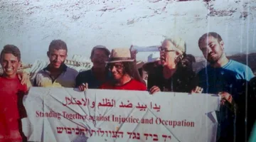 قرية الناشط عودة الهذالين تنتظر تشييع جثمانه ومحاكمة قاتله