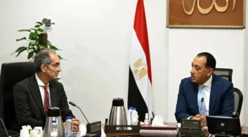 رئيس الوزراء يجتمع بوزير الاتصالات وتكنولوجيا المعلومات لمراجعة مجموعة من قضايا الوزارة.