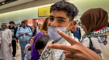 أول طفل من غزة يتلقى العلاج في المملكة المتحدة بسبب إصابته في النزاع.