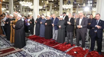 وزير الأوقاف يترأس صلاة الجمعة في مسجد سيدنا الحسين ويقيم جلسة تذكّر