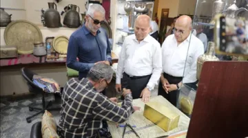 محافظ القاهرة يؤكد على ضرورة إنشاء اتحاد للساكنين في الجمالية لتنسيق الجهود للحفاظ على الحرف التقليدية.