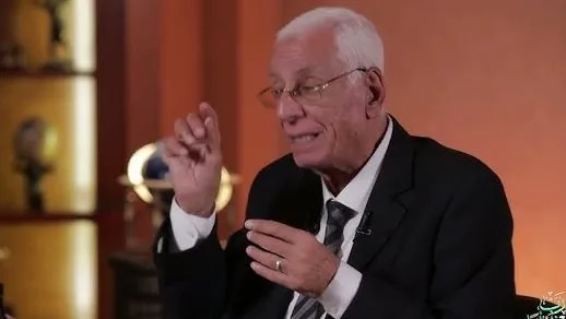 حسام موافي: تناول الماء يمكن أن يؤثر على الصحة النفسية.. وهذه الكمية الطبيعية للتبول.