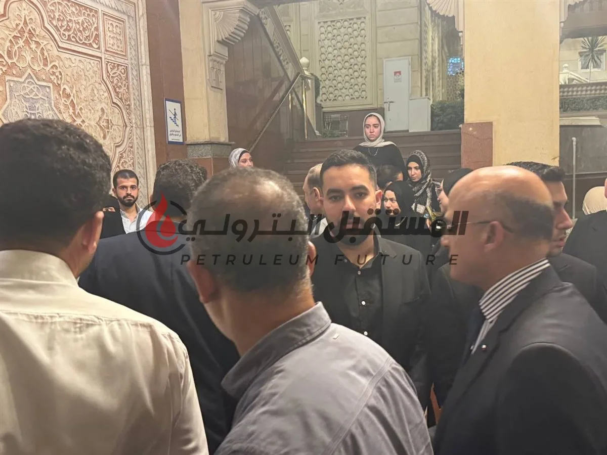 بالصور: شخصيات بارزة في قطاع النفط في عزاء والدة خالد عثمان، مساعد الوزير بالصور: شخصيات بارزة في قطاع النفط في عزاء والدة خالد عثمان، مساعد الوزير