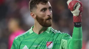 اللاعب الأمريكي “مات تيرنر” ينتقل من نادي “نوتنجهام” الإنجليزي إلى “ليون” الفرنسي.
