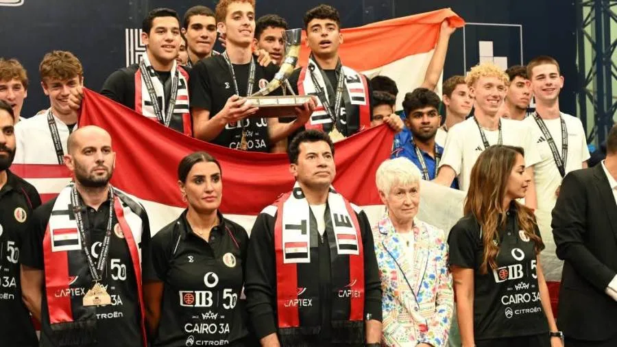 وزير الرياضة يحضر احتفال تتويج منتخب الناشئين والصغيرات ببطولة كأس العالم للاسكواش