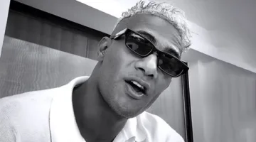 محمد رمضان يواسي أسرة المتوفي خلال حفله ويستنكر المتربصين