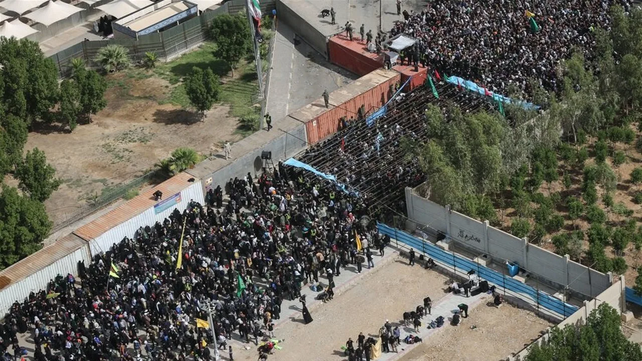 أكثر من 162 ألف إيراني يدخلون العراق عبر معبر مهران منذ بداية شهر صفر أكثر من 162 ألف إيراني يدخلون العراق عبر معبر مهران منذ بداية شهر صفر