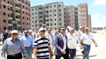 وزير الإسكان يزور وحدات “سكن لكل المصريين” والمشاريع الطرقية في مدينة برج العرب الجديدة (صور)