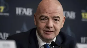 «مدبولي» يتواصل هاتفياً مع رئيس الفيفا خلال إجازته الصيفية في العلمين