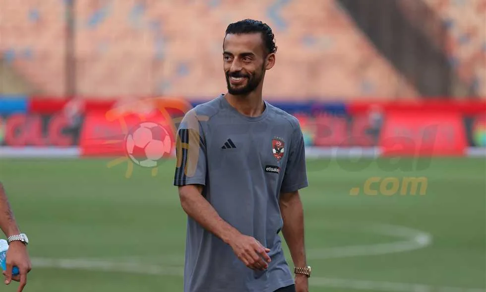 مصدر موثوق من عبد القادر لـ في الجول: اللاعب لديه 4 عروض محلية، لكن… مصدر موثوق من عبد القادر لـ في الجول: اللاعب لديه 4 عروض محلية، لكن…