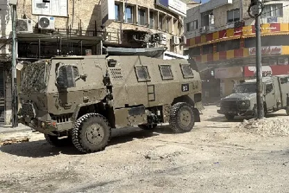 الاحتلال يدخل حيًا في جنين ويقبض على شاب بعد تفتيش منزله.. وإصابة ثلاث فلسطينيات، من بينهن طفلة، نتيجة صدم مركبة عسكرية إسرائيلية لسيارتهن في المدينة شمال الضفة الغربية المحتلة. الاحتلال يدخل حيًا في جنين ويقبض على شاب بعد تفتيش منزله.. وإصابة ثلاث فلسطينيات، من بينهن طفلة، نتيجة صدم مركبة عسكرية إسرائيلية لسيارتهن في المدينة شمال الضفة الغربية المحتلة.