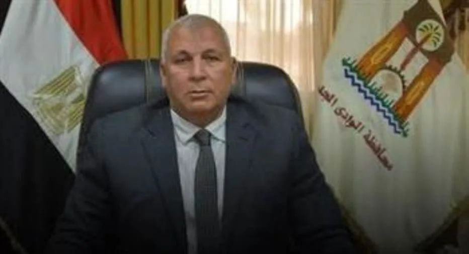 محافظ الوادي الجديد: معالجة مشكلة انقطاع الكهرباء في الفرافرة وقرى الثمانين محافظ الوادي الجديد: معالجة مشكلة انقطاع الكهرباء في الفرافرة وقرى الثمانين