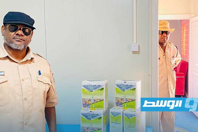 جانب من شحنة مبيد لمكافحة العقارب في أوباري، السبت 2 أغسطس 2025 (وال)